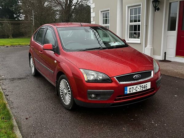 Ford Focus Hatchback, Petrol, 2007, Red