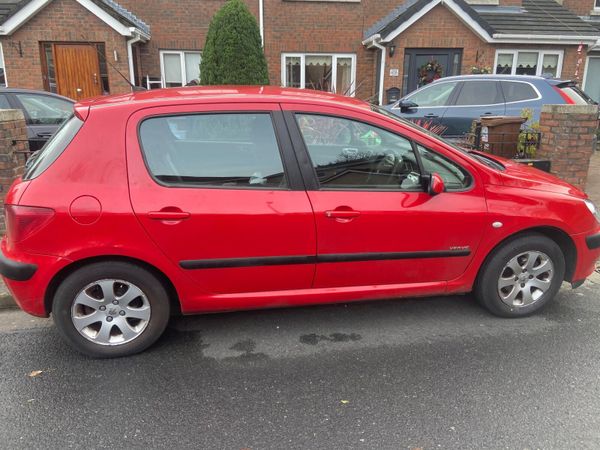 Peugeot 307 Hatchback, Petrol, 2005, Red