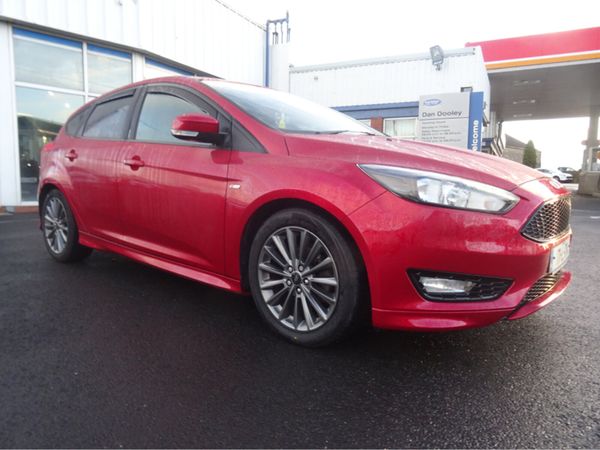 Ford Focus Hatchback, Diesel, 2017, Red