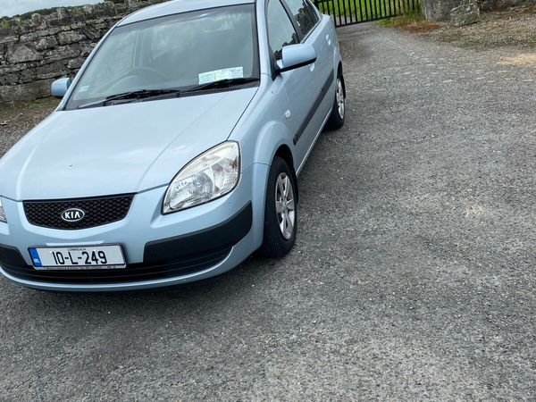 Kia Rio Saloon, Petrol, 2010, Silver