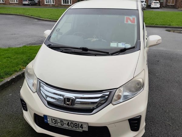 Honda Freed MPV, Petrol Hybrid, 2013, White