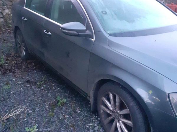Volkswagen Passat Saloon, Diesel, 2011, Grey
