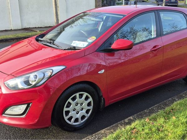 Hyundai i30 MPV, Diesel, 2013, Red