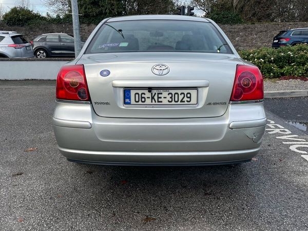 Toyota Avensis Saloon, Petrol, 2006, Silver
