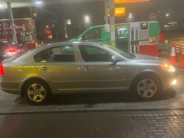 Skoda Octavia Saloon, Diesel, 2012, Beige