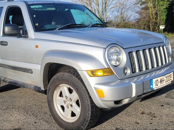 Jeep Cherokee SUV, Diesel, 2010, Silver