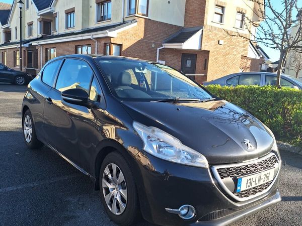 Peugeot 208 Hatchback, Diesel, 2013, Black