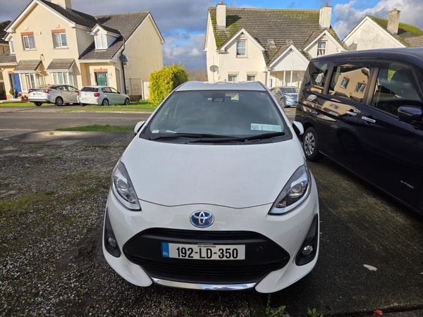 Toyota Aqua Hatchback, Petrol Hybrid, 2019, White