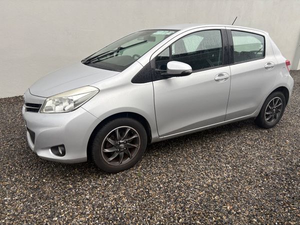 Toyota Yaris Hatchback, Petrol, 2013, Silver