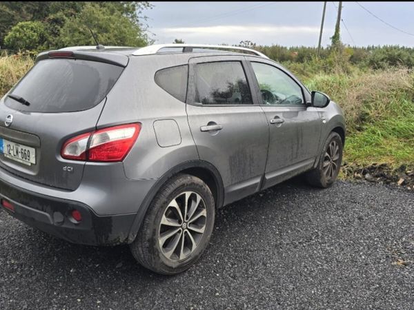 Nissan Qashqai Hatchback, Diesel, 2012, Grey