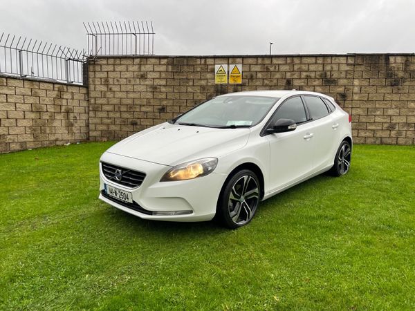 Volvo V40 Hatchback, Diesel, 2014, White
