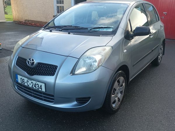 Toyota Yaris Hatchback, Petrol, 2006, Silver