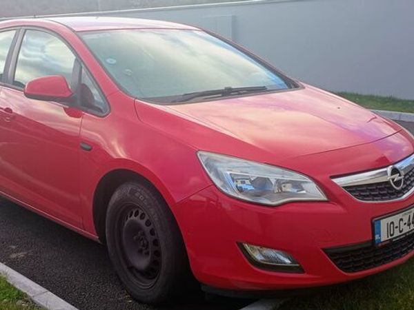Opel Astra Hatchback, Petrol, 2010, Red