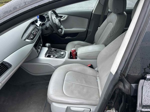 Peugeot 5008 MPV, Diesel, 2011, Grey