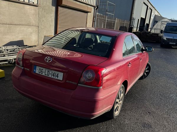 Toyota Avensis Saloon, Petrol, 2006, Red