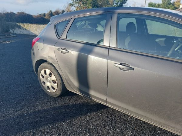 Vauxhall Astra Hatchback, Diesel, 2011, Grey