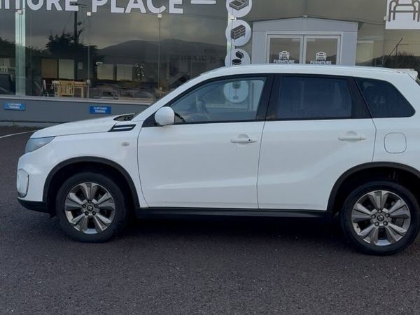 Suzuki Vitara SUV, Petrol, 2022, White