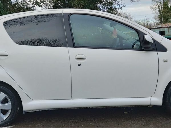 Toyota Aygo Hatchback, Petrol, 2011, White