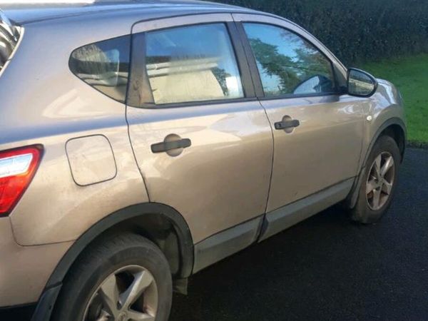 Nissan Qashqai Hatchback, Diesel, 2011, Brown