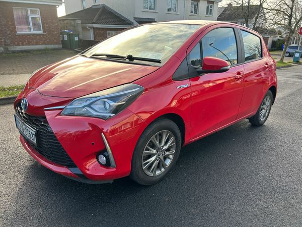 Toyota Yaris Hatchback, Petrol Hybrid, 2017, Red