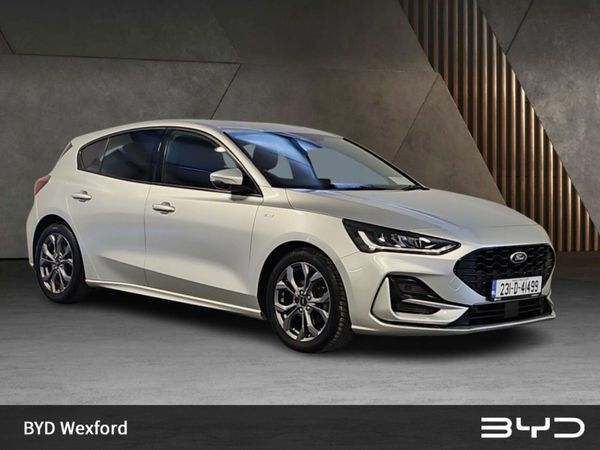 Ford Focus Hatchback, Diesel, 2023, Grey