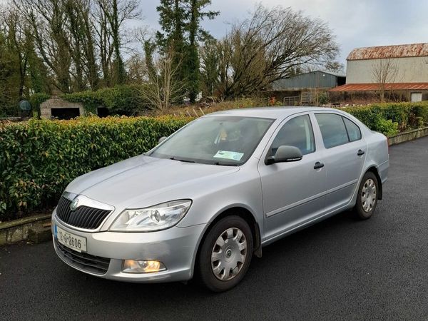 Skoda Octavia Saloon, Diesel, 2012, Silver