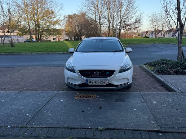 Volvo V40 Hatchback, Petrol, 2014, White