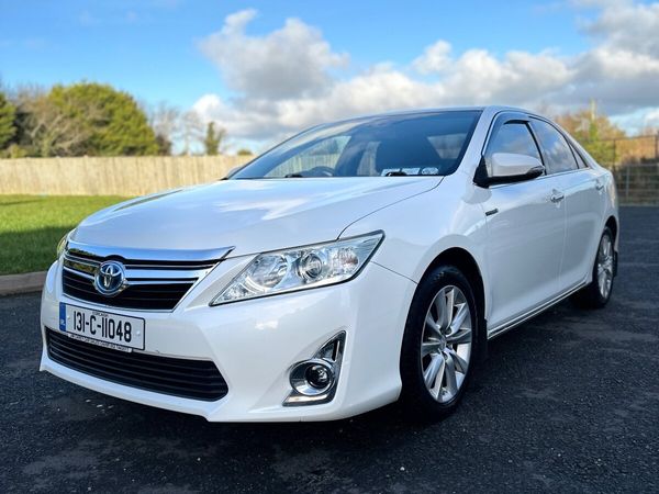 Toyota Camry Saloon, Petrol Hybrid, 2013, White