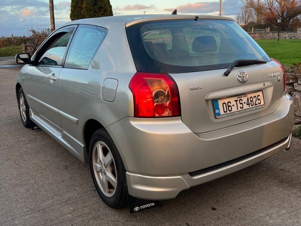 Toyota Corolla Hatchback, Petrol, 2006, Silver