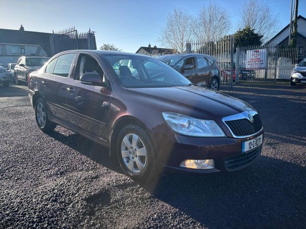 Skoda Octavia Saloon, Diesel, 2012, Red