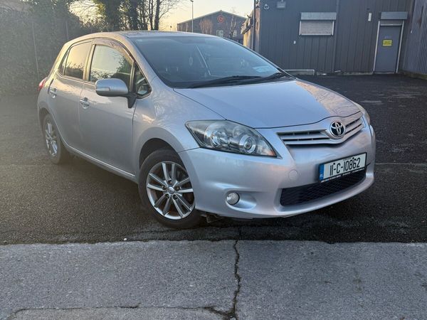 Toyota Auris Hatchback, Petrol, 2011, Silver