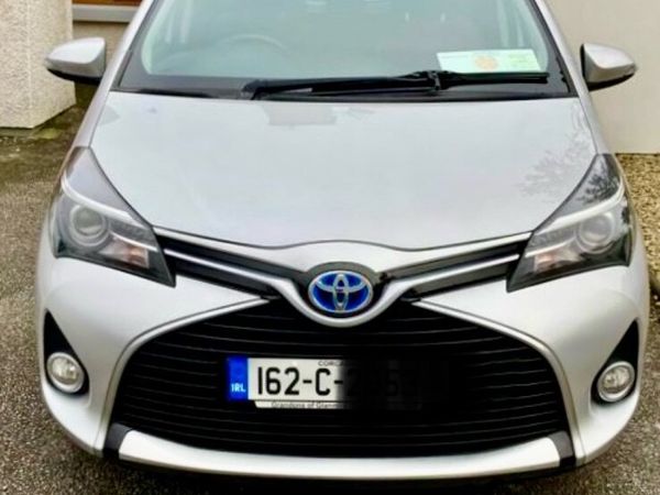Toyota Yaris Hatchback, Petrol Hybrid, 2016, Silver
