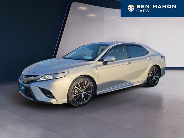 Toyota Camry Saloon, Petrol Hybrid, 2020, Silver