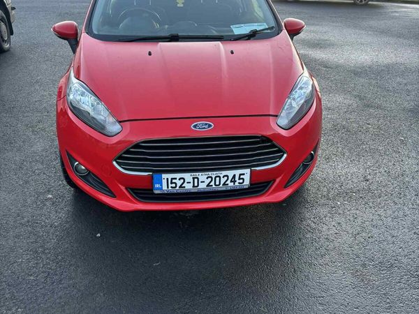 Ford Fiesta Hatchback, Petrol, 2015, Red