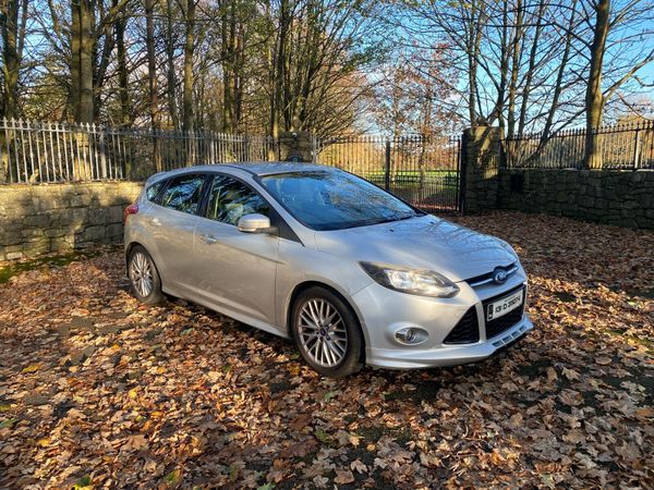 Ford Focus Hatchback, Petrol, 2013, Silver