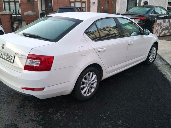 Skoda Octavia Saloon, Diesel, 2014, White