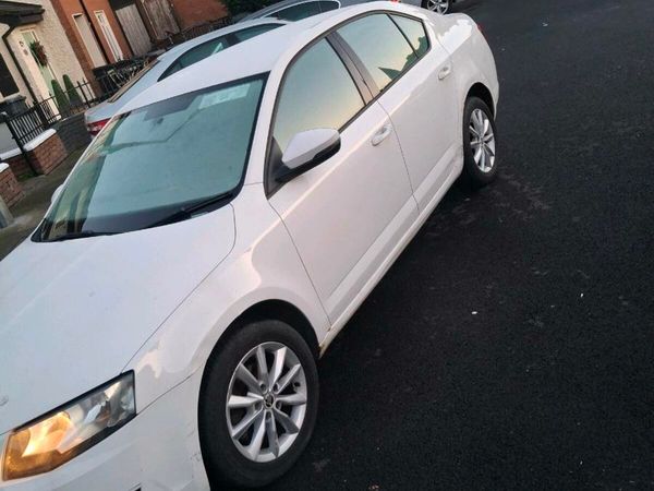 Skoda Octavia Saloon, Diesel, 2014, White