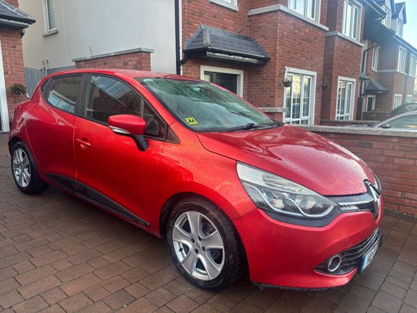 Renault Clio Hatchback, Petrol, 2014, Red