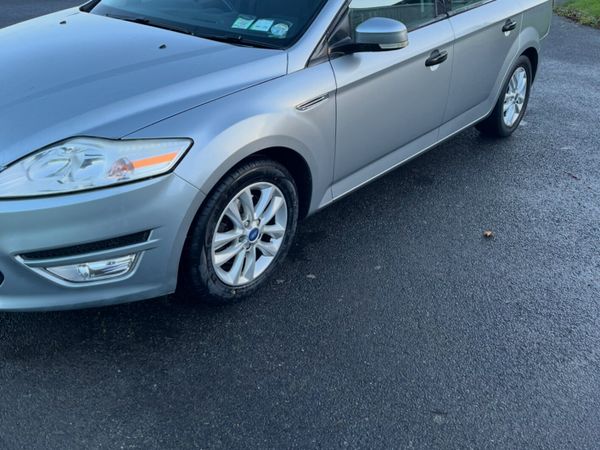 Ford Mondeo Saloon, Diesel, 2011, Silver