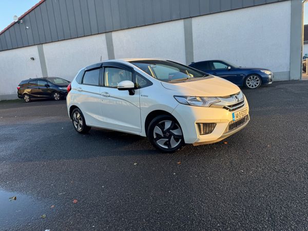 Honda Fit Hatchback, Petrol Hybrid, 2014, White