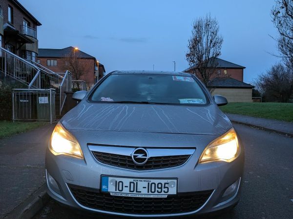 Opel Astra Hatchback, Diesel, 2010, Silver