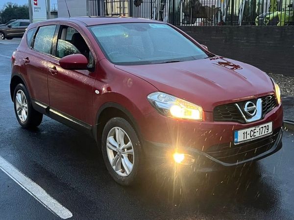 Nissan Qashqai SUV, Diesel, 2011, Red