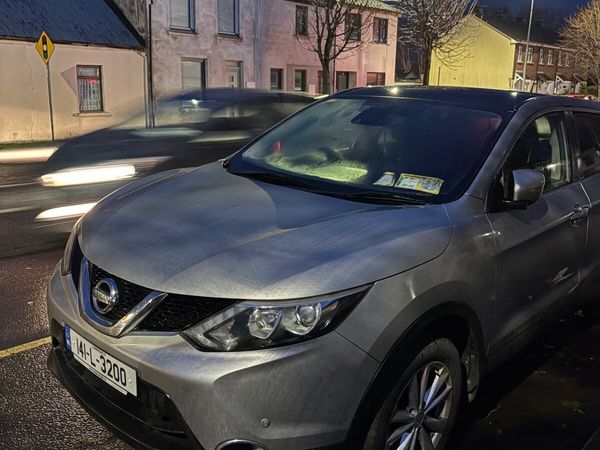 Nissan Qashqai Hatchback, Petrol, 2014, Silver