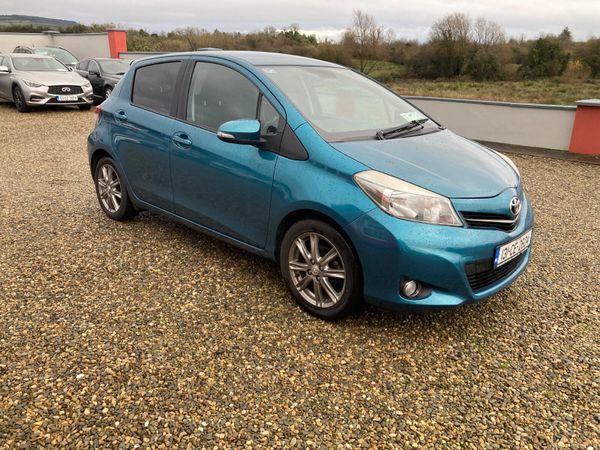 Toyota Yaris Hatchback, Petrol, 2013, Blue