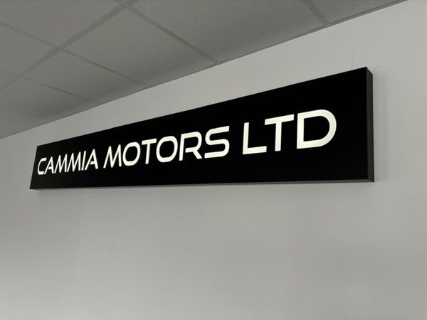 BMW 5-Series Saloon, Petrol Hybrid, 2019, White