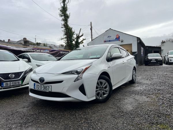 Toyota Prius Saloon, Petrol Hybrid, 2017, White