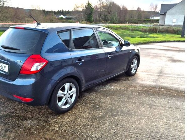 Kia Ceed Hatchback, Diesel, 2011, Blue