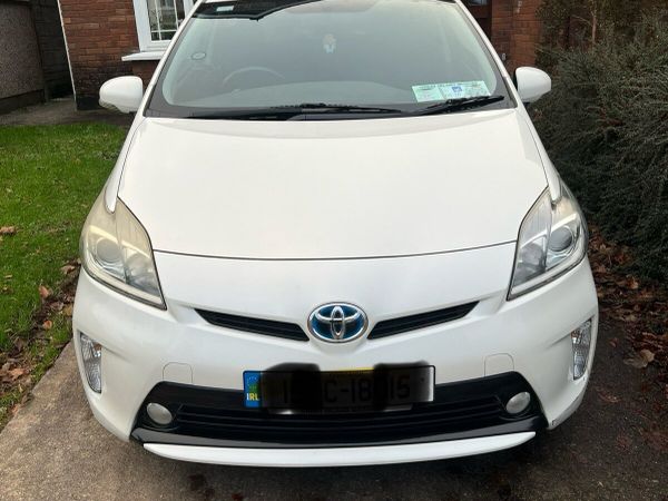 Toyota Prius Hatchback, Petrol Hybrid, 2015, White