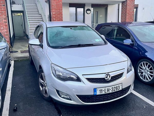 Vauxhall Astra Hatchback, Diesel, 2011, Silver