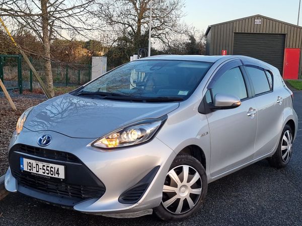 Toyota Aqua Hatchback, Petrol Hybrid, 2019, Silver